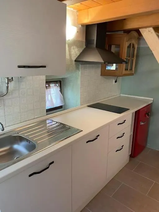 Casa vacanze Ca' Rosina. Una Casetta Nel Bosco. Ferrara di Monte Baldo