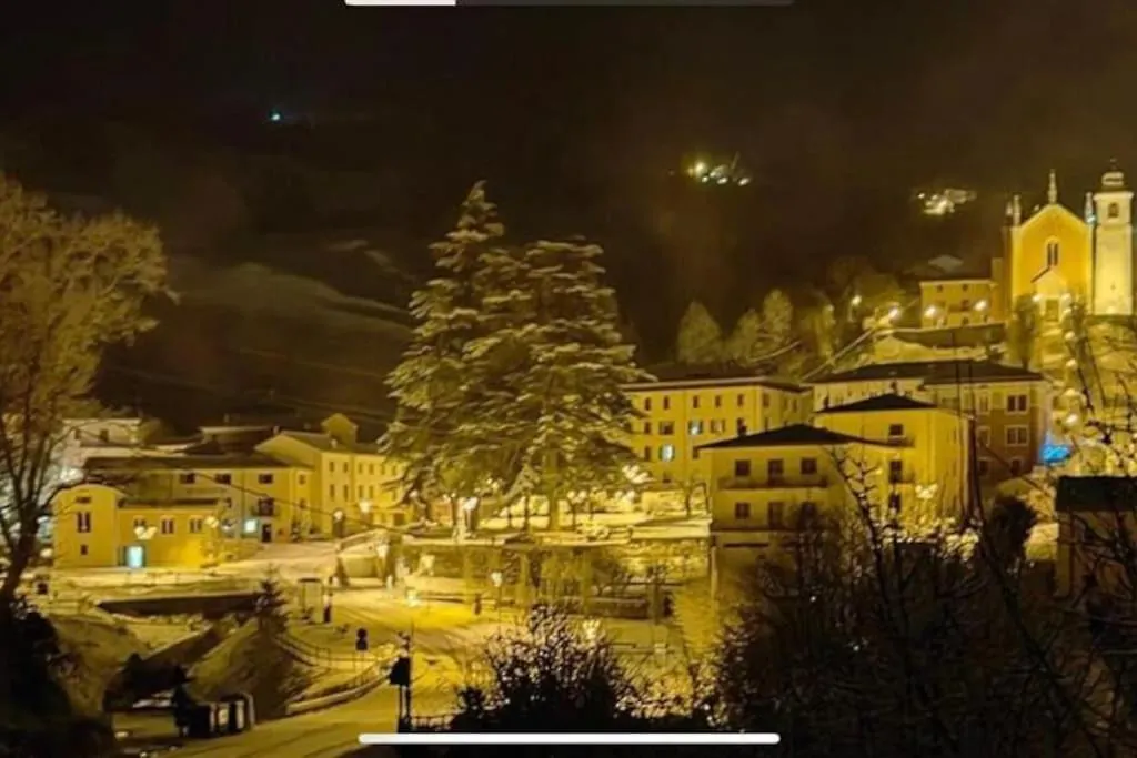 Ca' Rosina. Una Casetta Nel Bosco. Ferrara di Monte Baldo Italia
