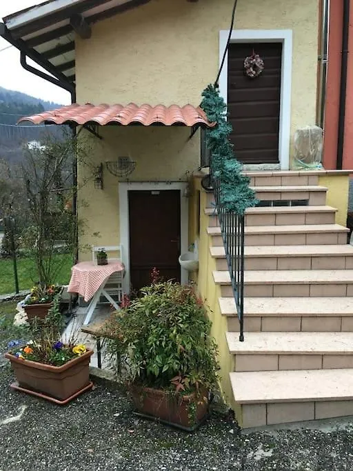 Casa vacanze Ca' Rosina. Una Casetta Nel Bosco. Ferrara di Monte Baldo